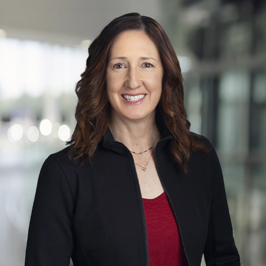 Headshot photo of Tracey Smith