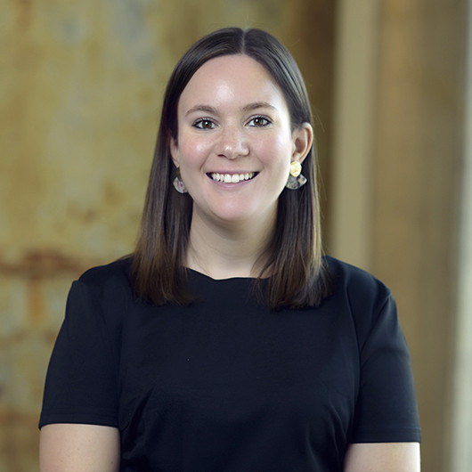 Headshot photo of Alex Wagner